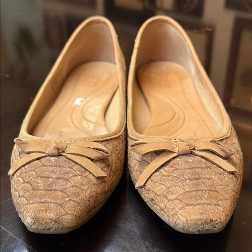 🍿Born Tan cork, and leather Ballet Flats with Textured Design